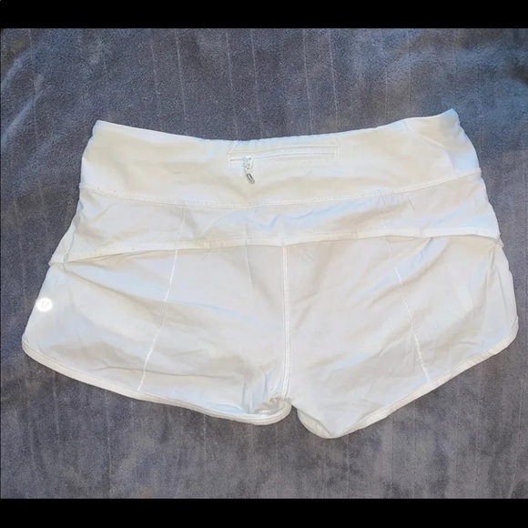 Lululemon shorts size 6 - Picture 3 of 4